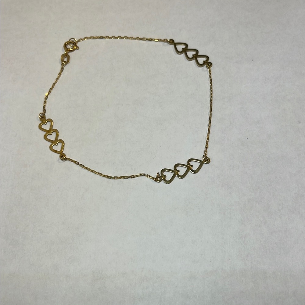 Chic 14kt Gold Heart Bracelet